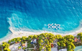 想体验刺激与乐趣？上游棋牌下载让你放松心情从此不再孤单！